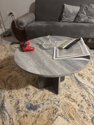 new round coffee table for urgent sale