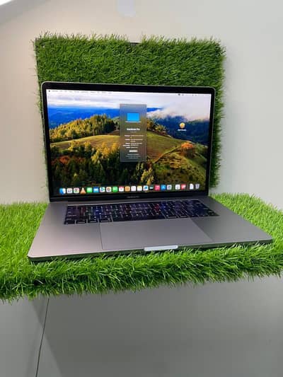 Apple MacBook pro 2019 15 inch core i7 16 gb 256 gb ssd