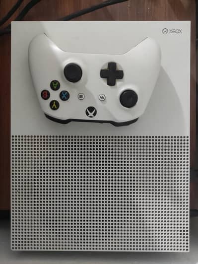 Xbox one s 1tb Good condition with orignal controller