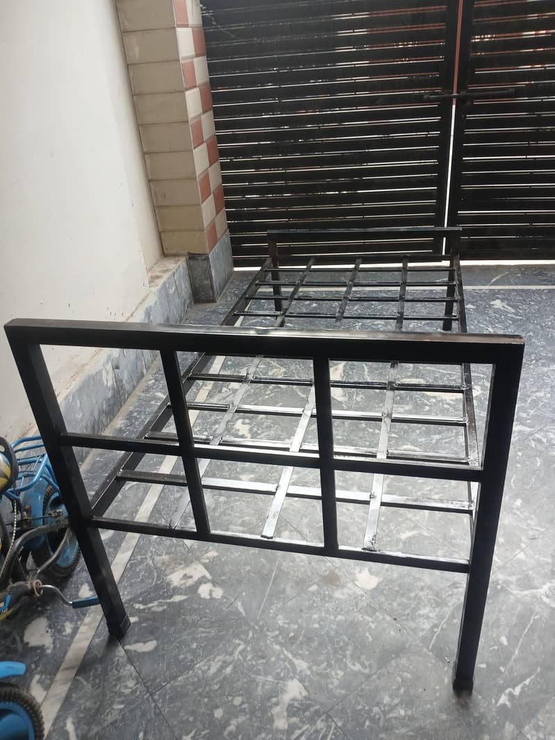 Iron bed 0