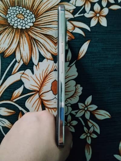 Tecno Spark 30 Pro (128GB + 8GB RAM) – Like New