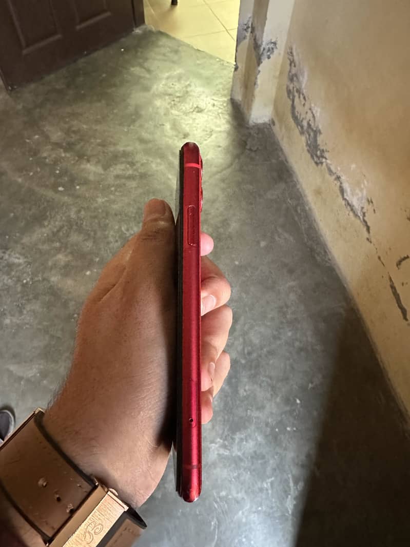 iPhone 11 4