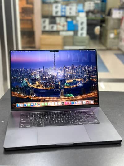 Macbook Pro M3 Max 16" (36GB / 1TB) 95% Health Lush Condition