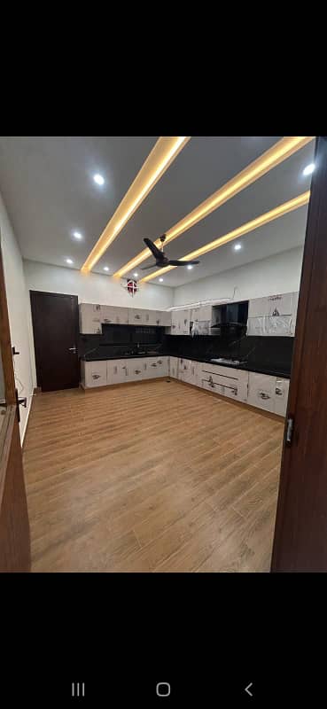 1 kanal house facing park for sale