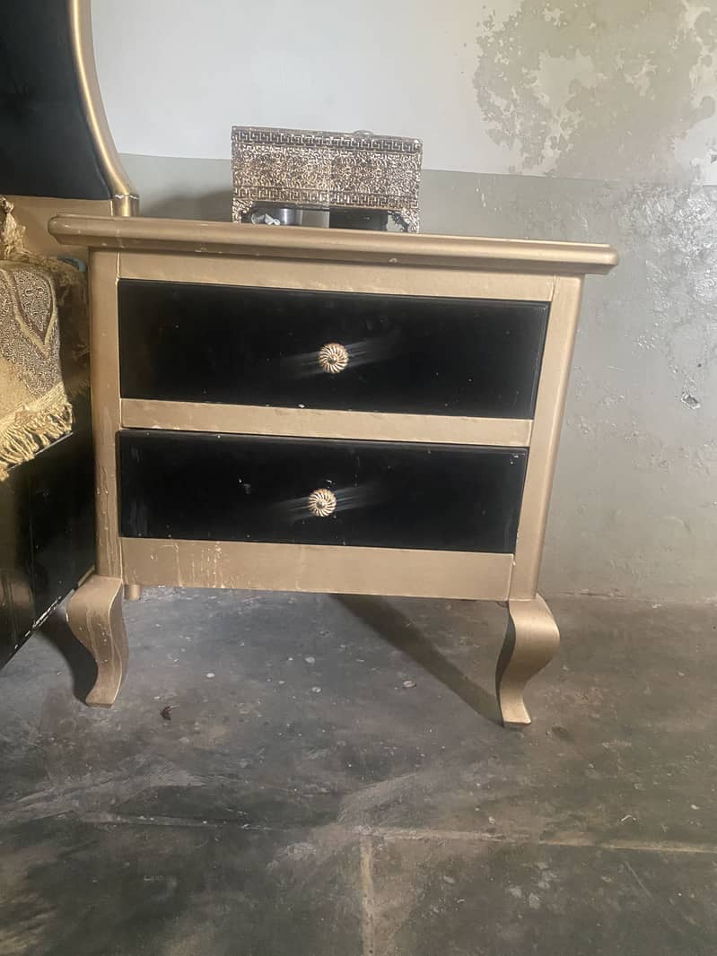 double bed & dressing table 1