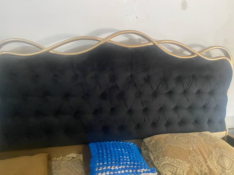 double bed & dressing table 2