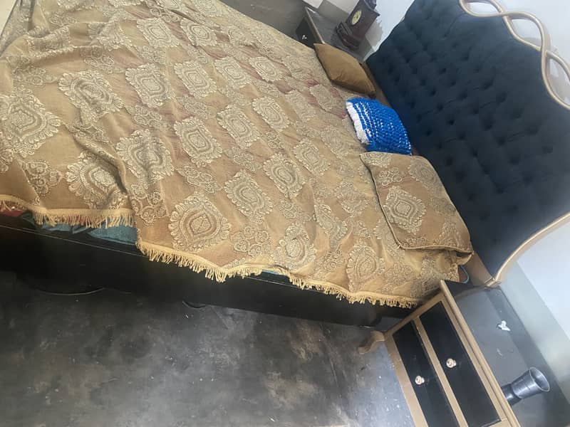 double bed & dressing table 3