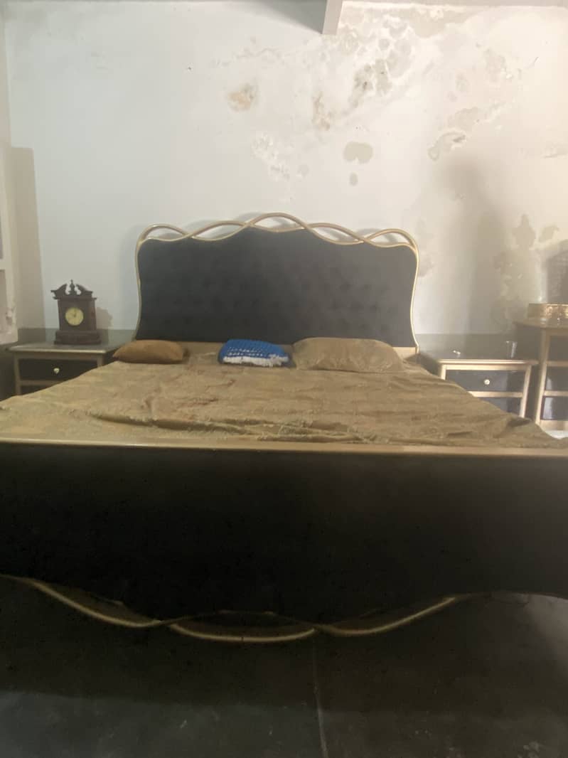 double bed & dressing table 5