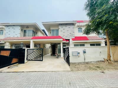 A BEAUTIFUL 11 MARLA HOUSES FOR SALE IN SAFARI BLOCK