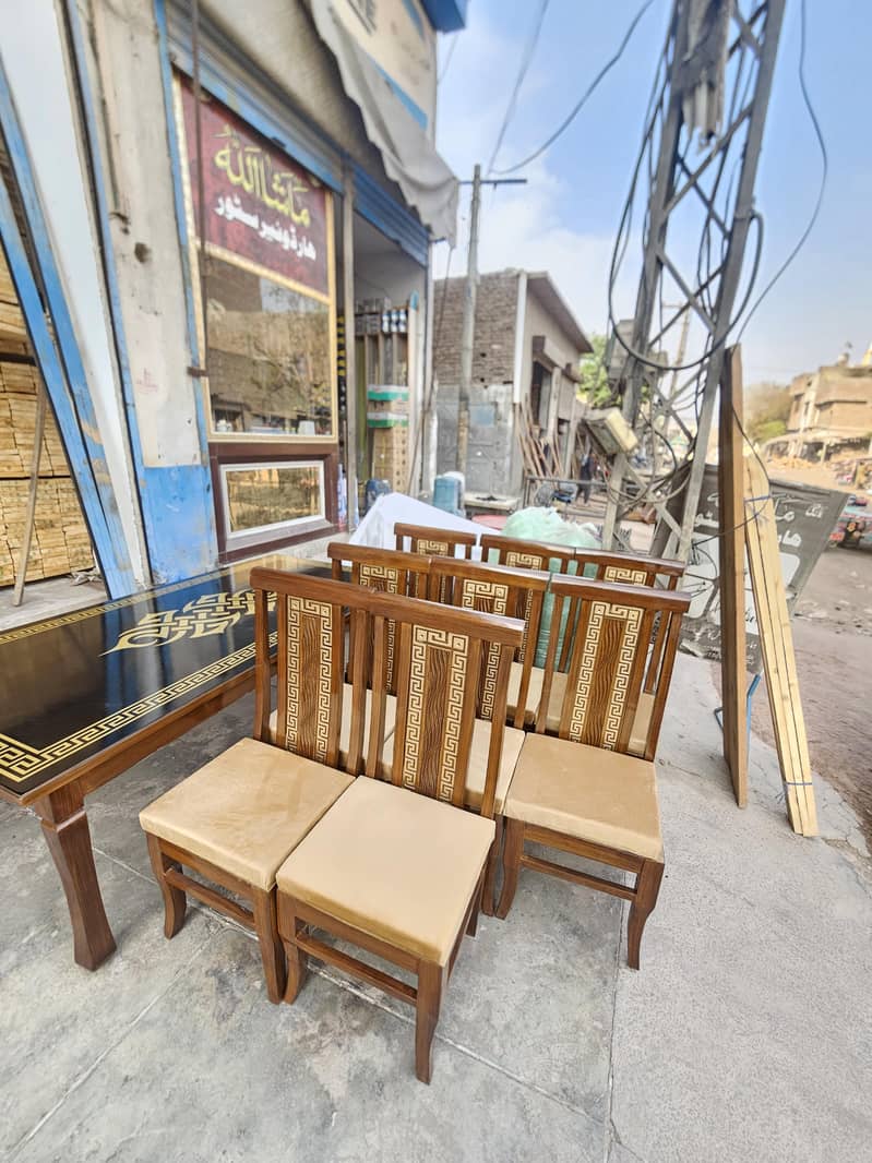 Solid Dinning Set Table and Chairs 2