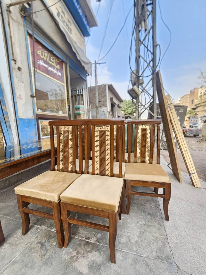 Solid Dinning Set Table and Chairs 3