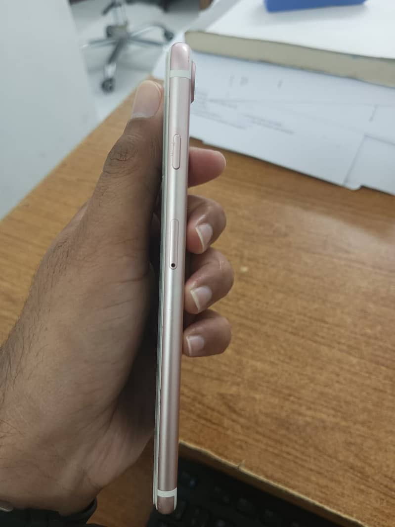 Apple iPhone 7 Plus 2