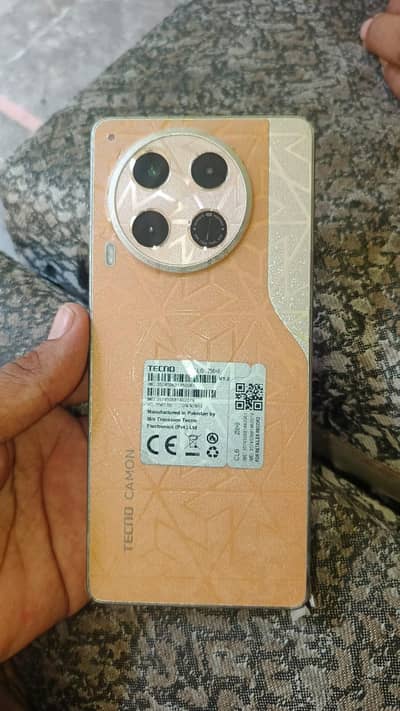 tecno camon 30  8+8    256 GB all ok koi b falat nahi hai