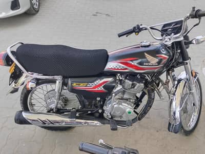 Honda 125cc 10 by 10 Condition hai