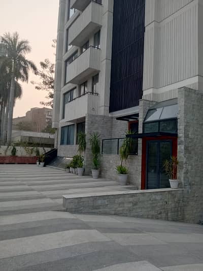 Gulberg Prime Location Flat For Rent