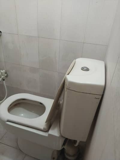 E11 10marla 3bed upper portion