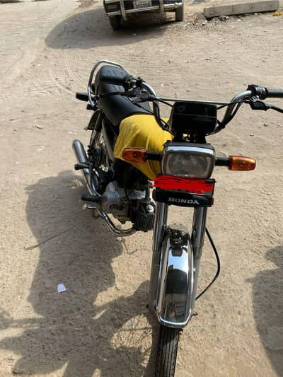 Honda CD 70  …. 03701453040