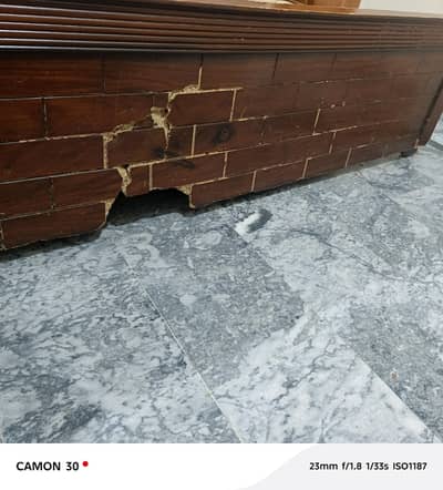 king size bed foot side damge