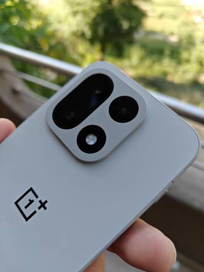 Brand new Oneplus15 12gb 256gb Global complete sim time 120watt chrger