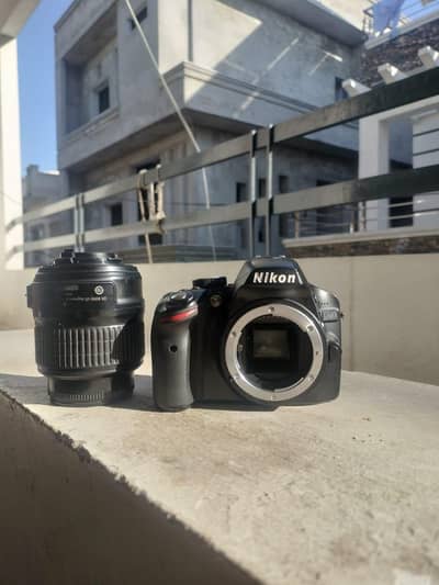 Nikon D3200 with 18-55 lens 10/10 condition need to sale