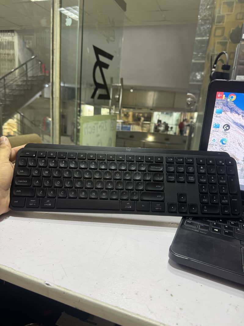Logitech MX Keys 0