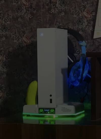 Xbox seris s gaming console new condition with cooling fan 512gb