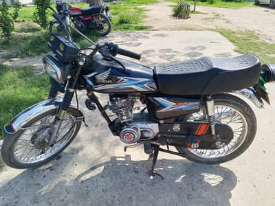Honda 125 black color