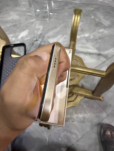 All ok phone ha 10/10 ha 4/128 GB full box ha