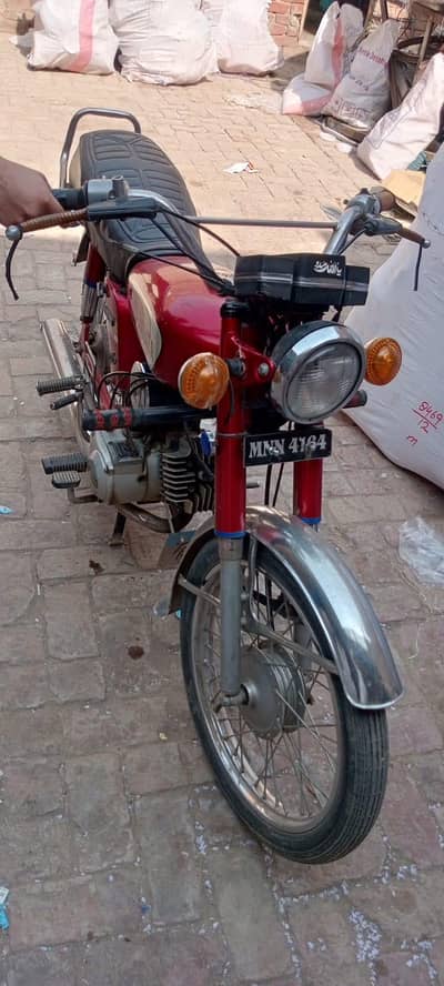 Yamaha 100 deluxe 10/10 condition for sale.