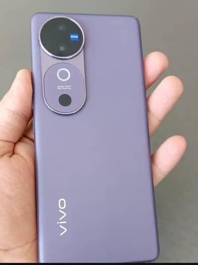 assalamualaikum   my phone sell vivo v40 pro chalnay me bohat acha hai
