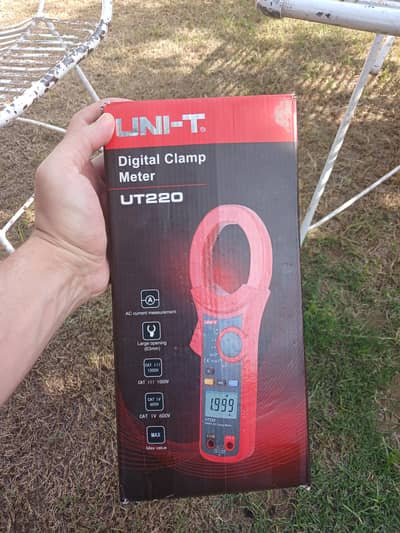 UNI-T UT220 Clamp Meter – 2000A AC – Excellent Condition