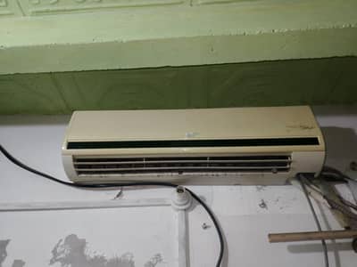 gree AC 1 ton okay working good condition