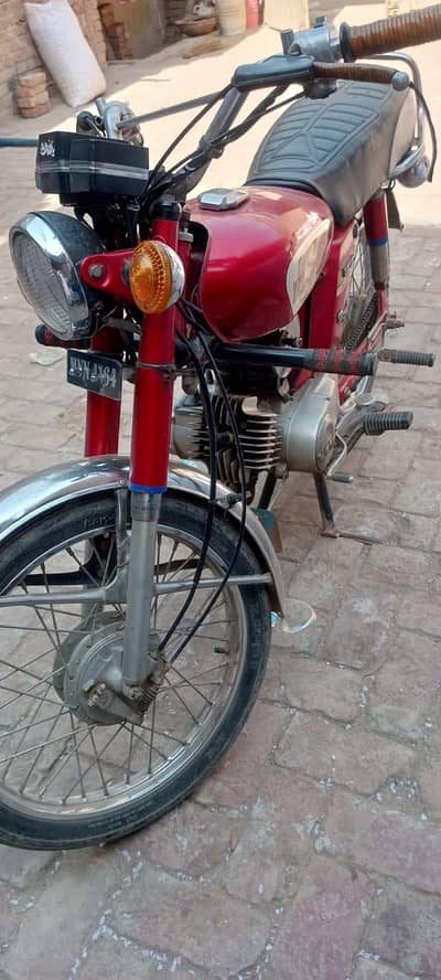 Yamaha deluxe 100cc 10/10 condition for sale!