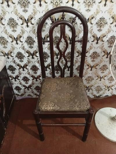 bed dressing table sat 3 chairs sell krni he