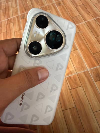 hawaii pura 80 ultra gold color