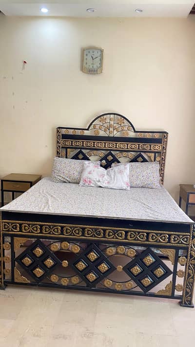 Iron bed sets with two chairs and dressing table