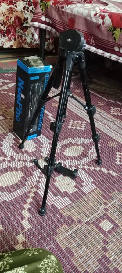 10/10 condition RGB Ring light 26cm + tripod stand 3160 brand new cond