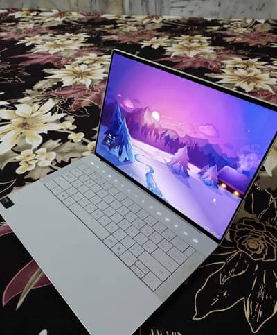 Dell XPS 14 (9440) — Ultra 7 / RTX 4050 / 32GB / 3.2K OLED 120Hz.