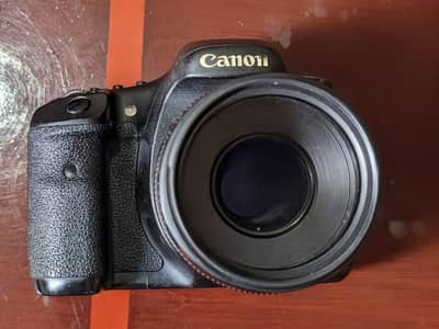 Canon EOS 7D DSLR