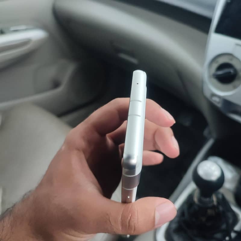 Google pixel 7A 3