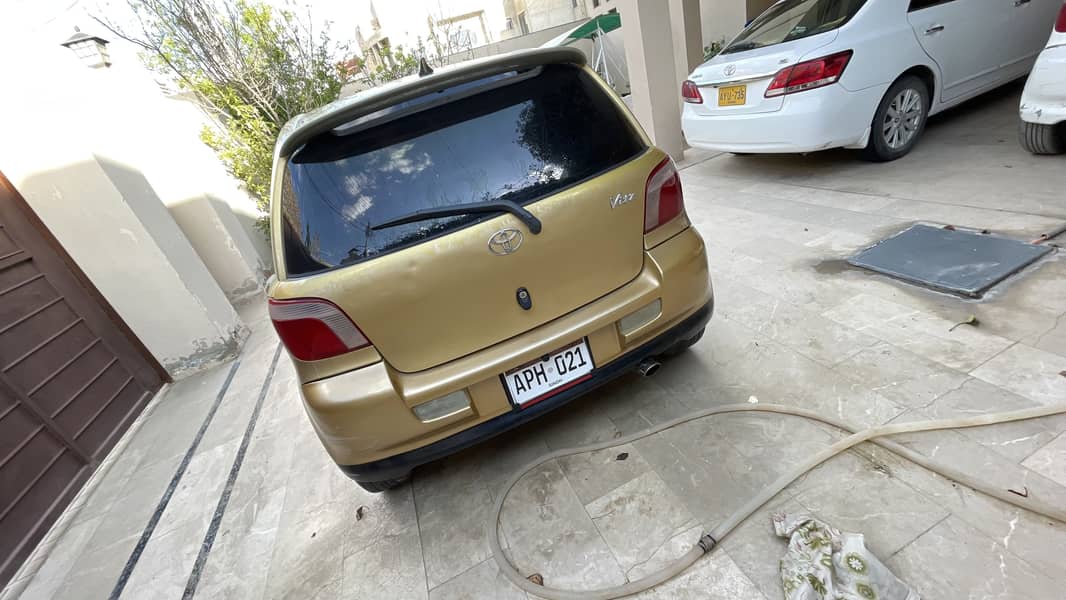 Vitz 2001 2