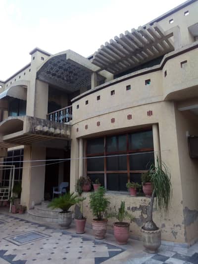 6 Bed Luxury House for Sale in F-11/1 Islamabad | 22 Crore | Servant Quarter | Basement | All Utilities Paid