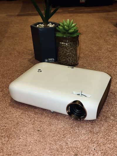 LG 550 Mini Beam LED Projector