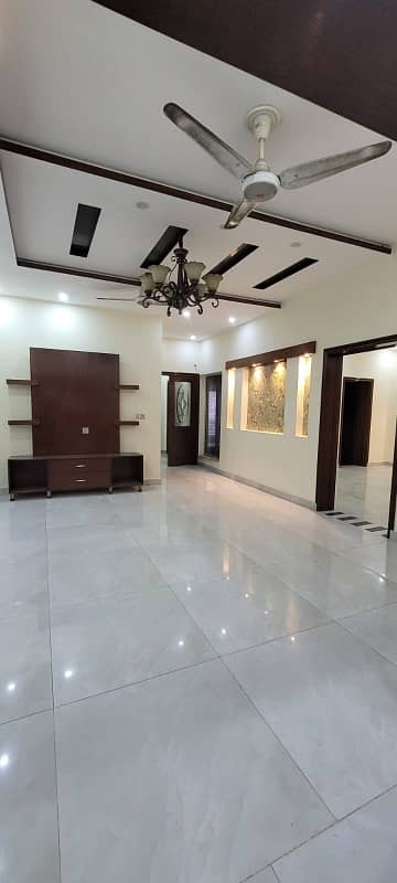 10 Marla Hosue for Sale CC Block Bahria town lahore