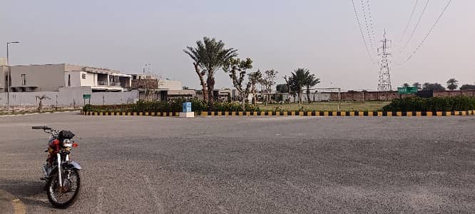 6 Marla Commercial Plot Available For Sale In Sitara Square Commercial Market Esat Canal Road Fsd.