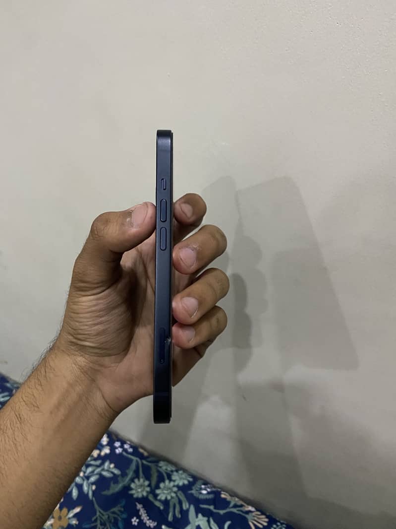 iPhone 13 6