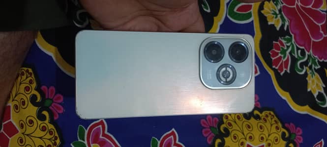 I want to sale my cell infinix smart 8plus Rs. . 15000 with box