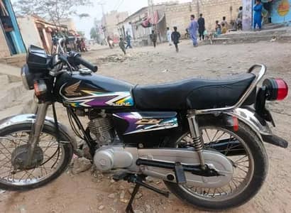 125 new tarys Best condition 10/8