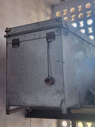 sandooq available in good condition