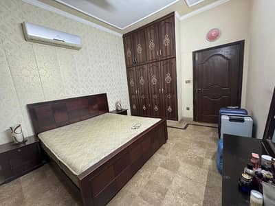 5 Marla Furnished Ground Portion For Rent ( Only For Ladies )